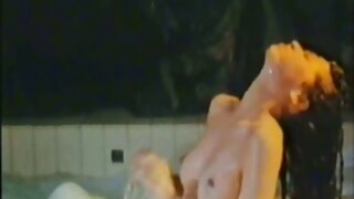 الرجل يلتقط السمراء ذات الأثداء الكبيرة سكس اجنبي وعربي متحرك الشهية ويضاجع فرجها الجميل